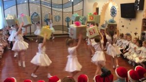 Подготовительная к школе группа танец Этот Новый год