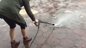 Очистка участка керхером