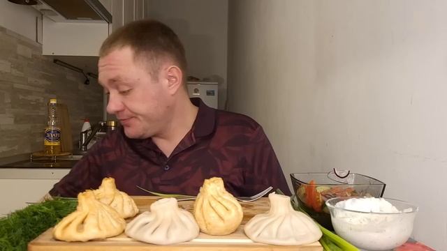 МУКБАНГ. ОБЖОР. ХИНКАЛИ СОЧНЫЕ С ГОВЯДИНОЙ, БАРАНИНОЙ, СВИНИНОЙ И СЫРОМ. САЛАТ, СОУС. КОММЕНТЫ.АСМР