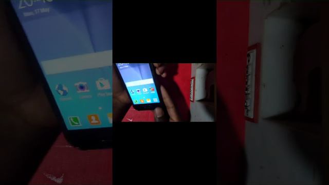 How to capture him in screenshots in the Galaxy J1 Ace