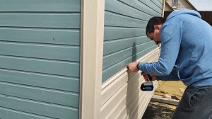 МИР, ТРУД, МАЙ. Отлично потрудились на участке. Отделка бытовки сайдингом.