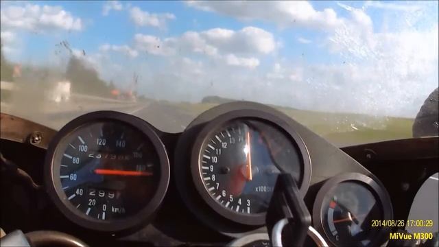 Suzuki GSX-R400RR GK73A кладет стрелку смотреть онлайн