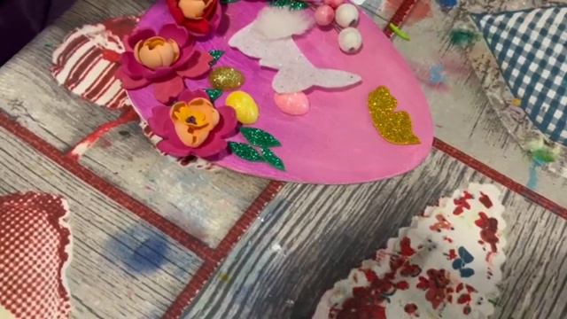 Все вместе учимся с Викой делать Пасхальные картины.