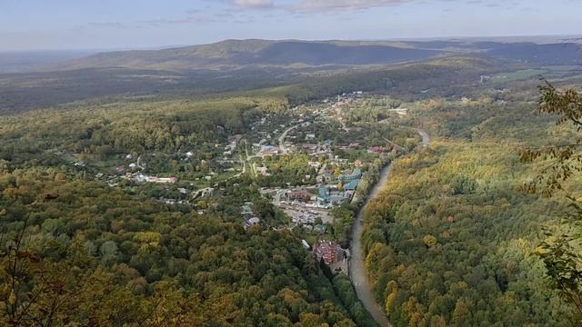 Поселок Гуамка, вид со смотровой площадки смотреть онлайн