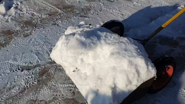 Скребок-лопата на колесах для снега смотреть онлайн