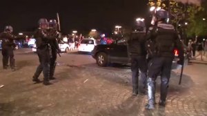 Très violents incidents Champs Elysées Paris PSG _ Paris 12 