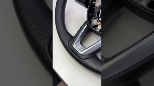 Перетяжка резинового руля Mazda CX-3 в натуральную кожу с монтажом нитей обогрева смотреть онлайн