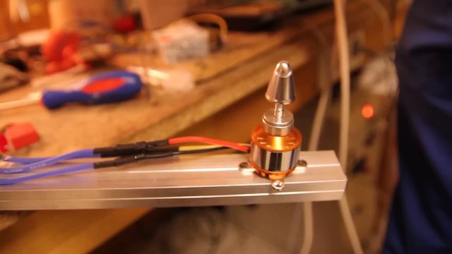 Quadcopter - Die Brushlessmotoren rennen смотреть онлайн