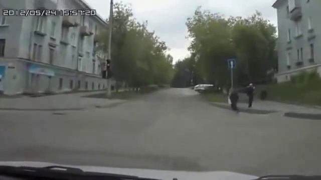 Невнимательный школьник сбит автомобилем на перекрестке