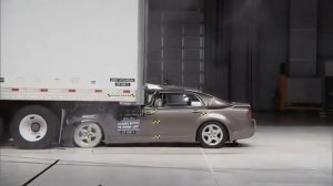 Краш тест легковых авто и прицепов фур