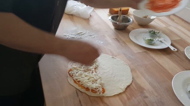 Кальцоне закрытая пицца