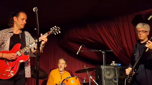 Peter Kern Trio Live Drumsolo from Michael Strasser смотреть онлайн