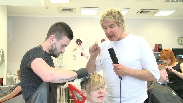 Яркая модная стрижка. Моложе, моложе и моложе. смотреть онлайн