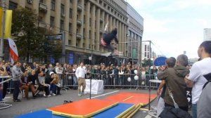 Самые страшные элементы из уличной гимнастики в замедленом виде