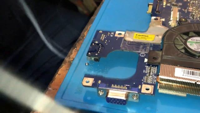 замена USB разъёма на ноутбуке за 2 минуты смотреть онлайн