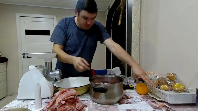 Домашняя колбаса из гуся и петуха.(часть 1) смотреть онлайн