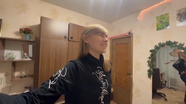 VLOG: вышла на больничный, начинаю украшать комнату к нг (day 1) #2024 #новыйгод #своимируками смотреть онлайн