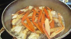 CRAB LEGS WITH AMAZING SEAFOOD SAUCE | Cooks Looks & DIYs