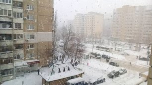 снег заметает улицы Саратова