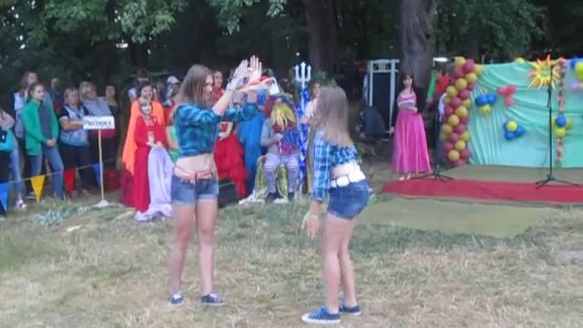 прикольный танец Виктория Путря и Анастасия Халий 2017 смотреть онлайн