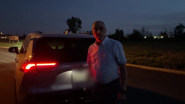 2021 Toyota RAV4 Prime SE At Night смотреть онлайн