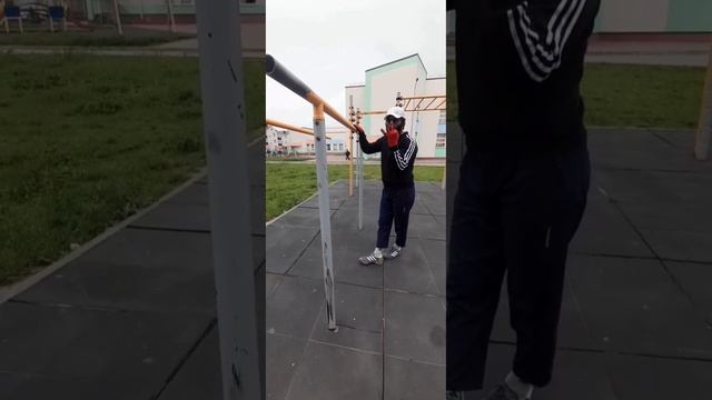 КАК НАУЧИТЬ РЕБЁНКА ПОДТЯГИВАТЬСЯ #подтягивание #ребенок смотреть онлайн