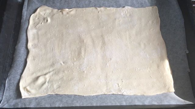 ХАЧАПУРИ С СЫРОМ ИЗ СЛОЕНОГО ТЕСТА