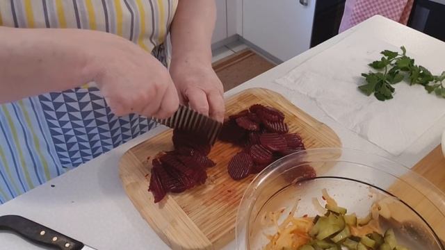 Салат Любимчик!Мое собственое изобретение! смотреть онлайн