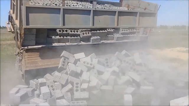 НИКОГДА ТАК НЕ РАЗГРУЖАЙТЕ КЕРАМЗИТОБЛОК, не посмотрев это видео или как быстро разгрузить блоки смотреть онлайн