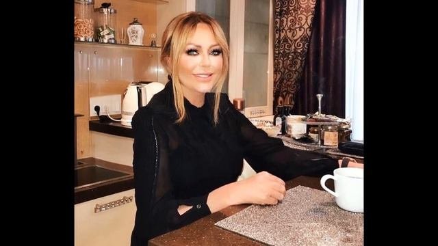 Юлия НАЧАЛОВА РАССТАЛАСЬ с возлюбленным
