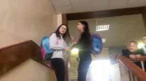 Школьницы сняли видео под сатисфекшн можно смеяться а можно нет да смотритте