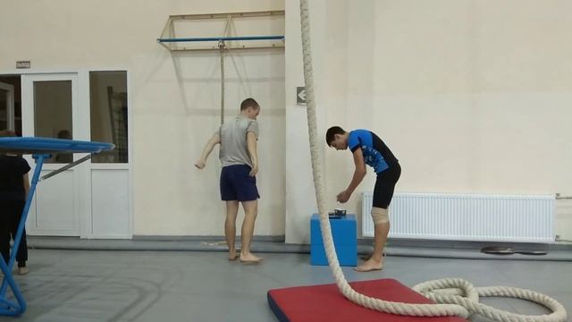 Что можно сделать за 10 мин? ВЫЗОВ "100 ПОДТЯГИВАНИЙ ЗА 10 МИНУТ" смотреть онлайн