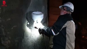 Нанесение обмазочной эластичной гидроизоляции ARENA PolyElast PE с помощью картушного пистолета.