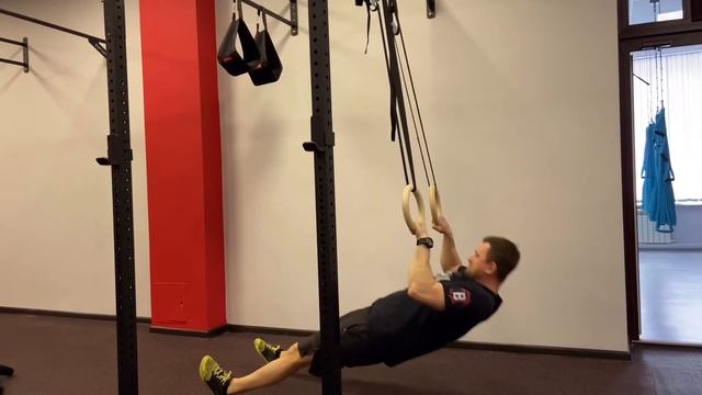 Горизонтальные подтягивания в кольцах (прямой / обратный хват) смотреть онлайн