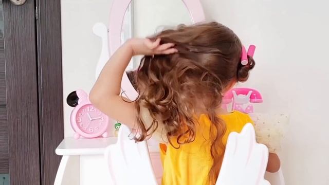 Милана и папа делают прически с Lollipops смотреть онлайн