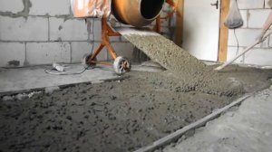 Как сделать стяжку пола из бутылок Ч.4