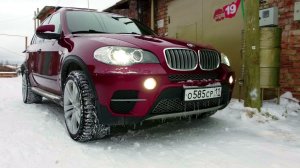 BMW X5 E70 - Переход с черных решеток радиатора на Titan. Подсветка внутренних ручек двери.