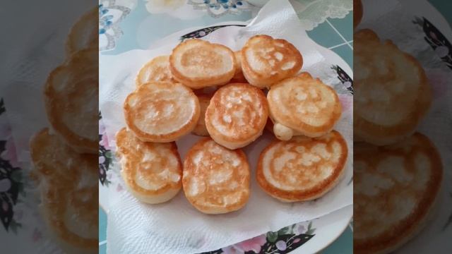 Пышные оладушки на кислом молоке. Полный рецепт в описании.