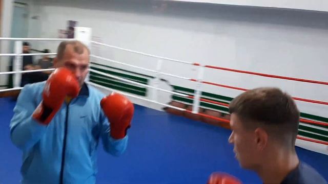 Ни за что бьёт тренера смотреть онлайн