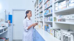 Фармацевты получат компенсацию в миллион рублей при переезде на работу в сёла Югры