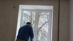 РЕМОНТ СТАРОЙ ХРУЩЁВКИ СВОИМИ РУКАМИ!!! ч.19 Установка радиаторов отопления. Покраска откосов