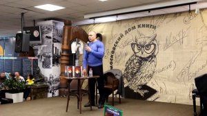 Толпа или всем довольна, или выражает недовольство на словах, и ждёт, пока за неё всё сделают други