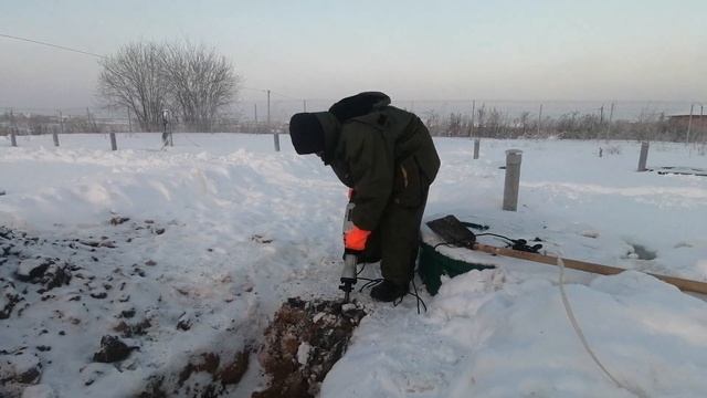 Копаем зимой с отбойником P.I.T. GSH65-D1 в Казани смотреть онлайн