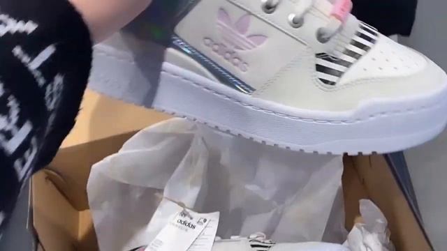 ПЕРВЫЙ MINI VLOG /// ВМЕСТЕ ЗА КРОССОВКАМИ РОЗЭ (BOUGHT ROSÉ's SNEAKERS) смотреть онлайн