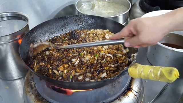 고기 왕창 들어간 육미짜장, 대기 많은 곳 / black bean noodles - korean street food смотреть онлайн