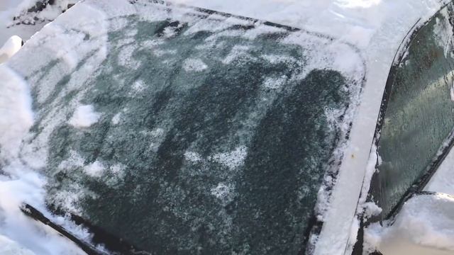 Как быстро убрать наледь на стекле авто. ЛайфХак! смотреть онлайн