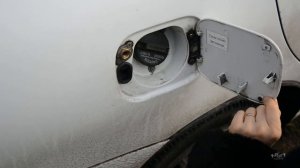 ??Как открыть люк бензобака на Daewoo Lanos . Как открыть замёрзший лючок бензобака⛏?