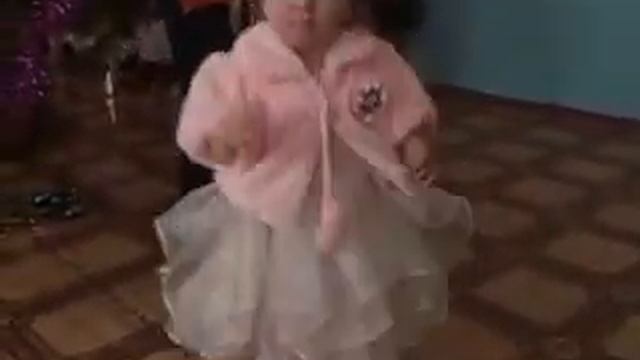 Новогодние пляски смотреть онлайн