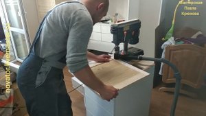 Встроенный распашной шкаф с комодами