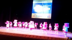 Пируэт - ложкой снег мешая